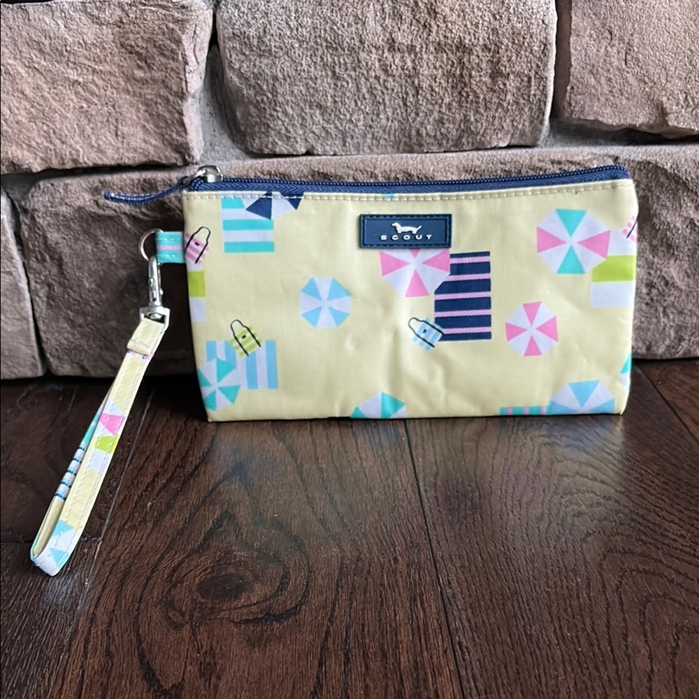 Scout beach wristlet